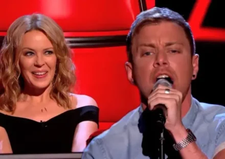 Lee Glasson’s Haunting Take on Kylie Minogue’s Hit Stuns The Voice UK - EN Fjalaefundit